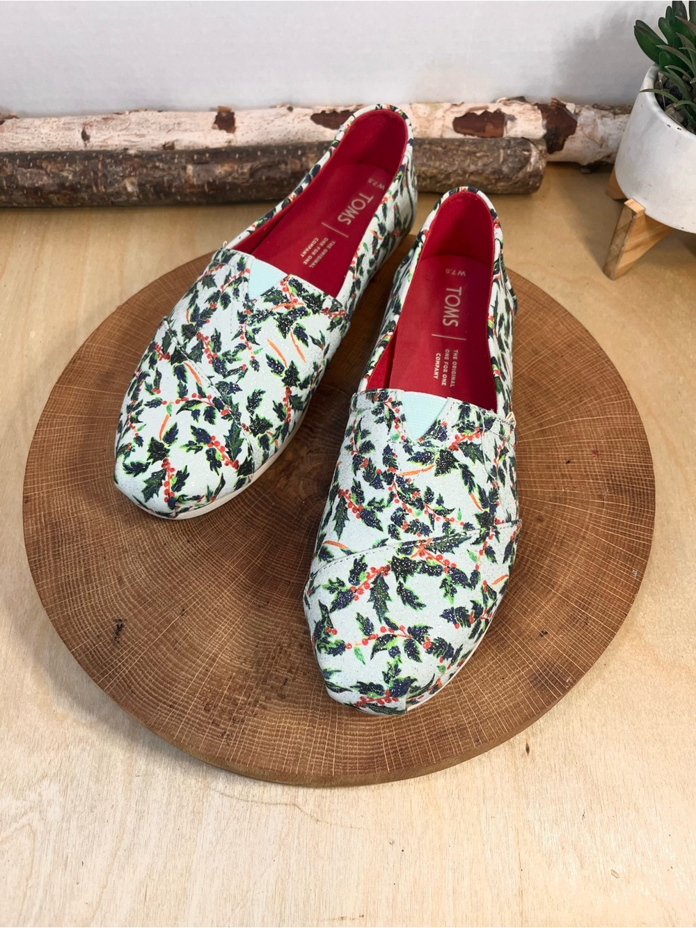 Like New Toms Women's Alpargata Slip-On - Christmas Garland - Size 7.5